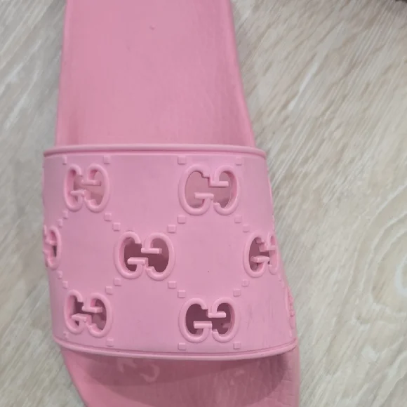 Gucci Pink Women's Slippers - Picture 3 of 5